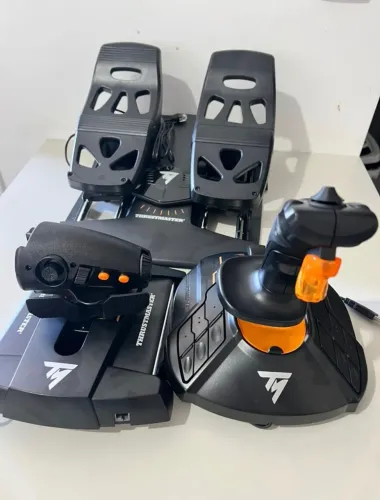 Joystick + Acelerador + Pedales Thrustmaster T16000m Fcs Pc Color Preto/Laranja