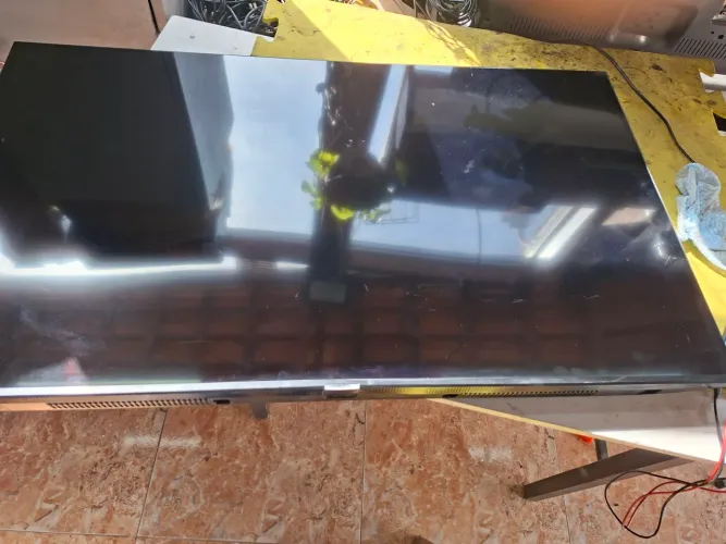 TV samsung 50tu8000 com defeito na tela
