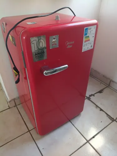 Frigobar Midea Retro em perfeito estado!