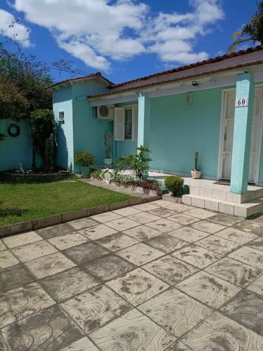 Casa térrea 3 dormitórios suíte e garagem fechada