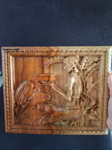 Quadro entalhado em madeira - modelo Mulher com Vasos