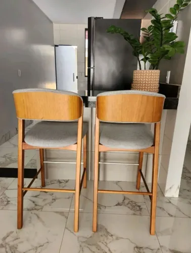 Banquetas em Madeira Maciça - Design Sofisticado (2 unidades)