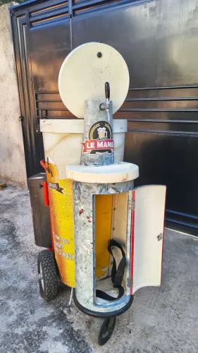 Carrinho com chopeira elétrica