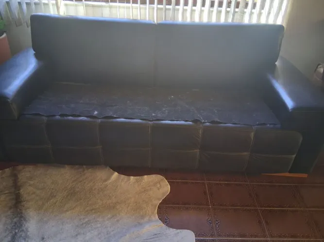 Sofa corino preto 2,30cm