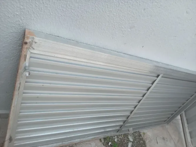 Porta para pia de alumínio 1.60 podendo diminuir a largura.