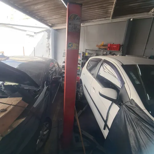 Elelevador automotivo funcionando 2.5t