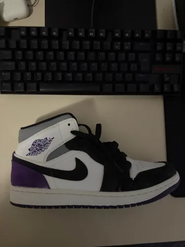 POIZON Air Jordan 1 Mid Se 'Varsity Purple'