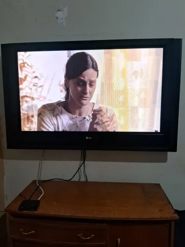TV LG 50. Plasma. Precisa de Conversor Digital. Em Mirassol