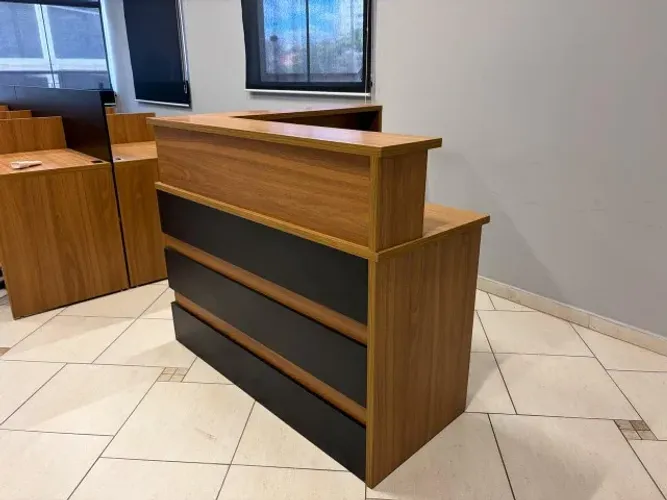 BALCÃO RECEPÇÃO ESCRITÓRIO EM L COM MESA E GAVETA