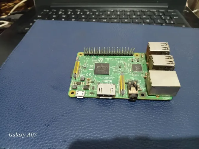 Microcomputador Raspberry Pi 3 Modelo B.