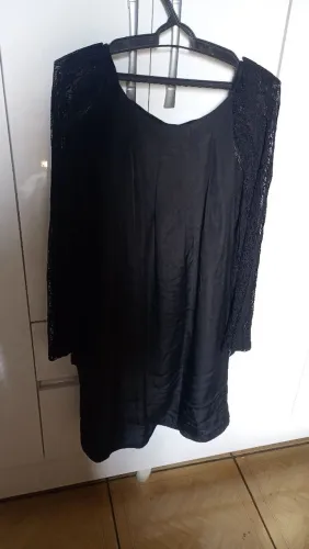 Vestido feminino preto com manga em renda