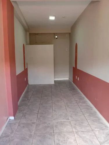 Aluga um ponto comercial