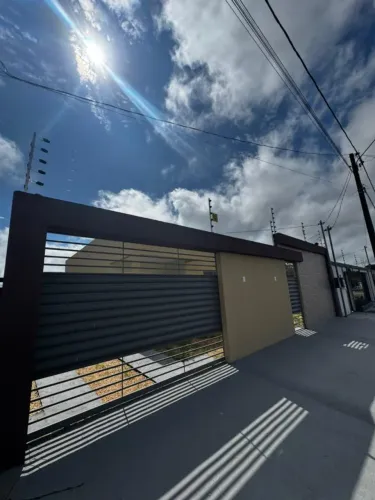 Casa com Suíte e Área de Lazer - Bairro Jardim Castanhal (10x25m)