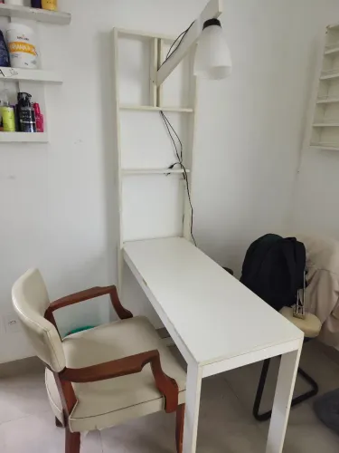 Mesa de manicure, expositor de esmalte e esterilizador 