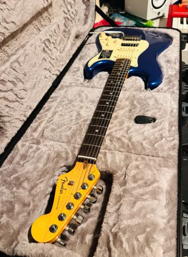 Guitarra Fender Ultra