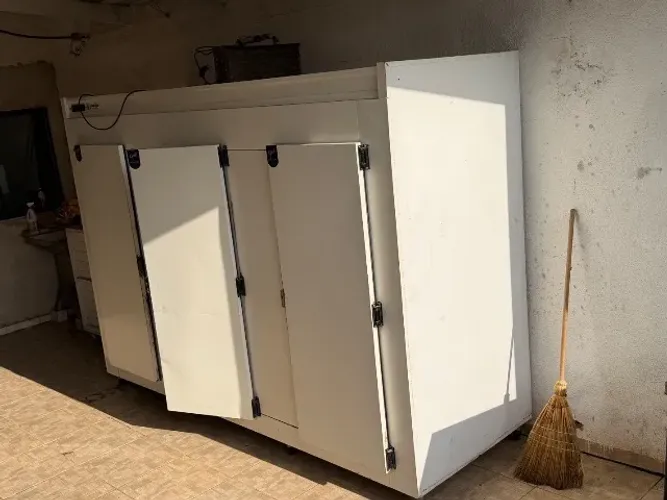 Geladeira tipo câmera fria
