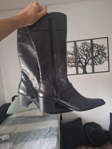 Botas de couro feminina
