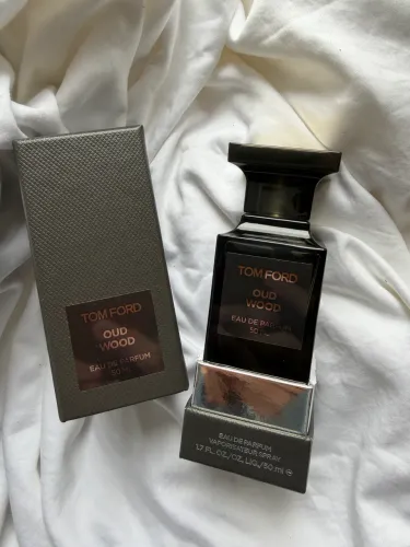 Perfume tom ford oud wood eau de parfum