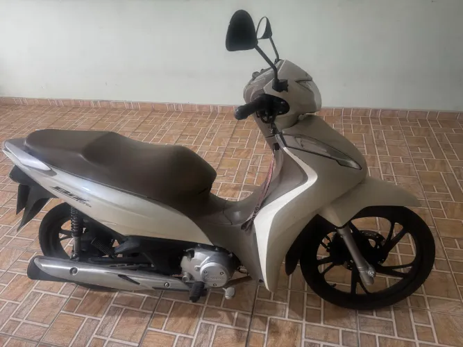 Honda Biz 125 Flex 2023/2024 - Econômica, Revisada, Doc OK
