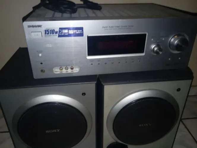 Receiver e caixas de som Sony..
