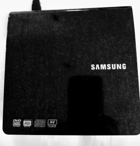 Leitor de DVD Portátil SAMSUNG - Conexão USB