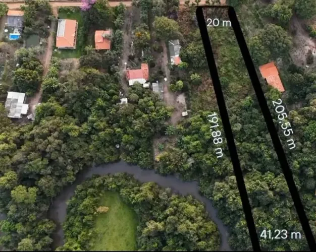 VENDE - SE, CHÁCARA AS MARGENS DO RIO DOS BOIS, EM SILVÂNIA.