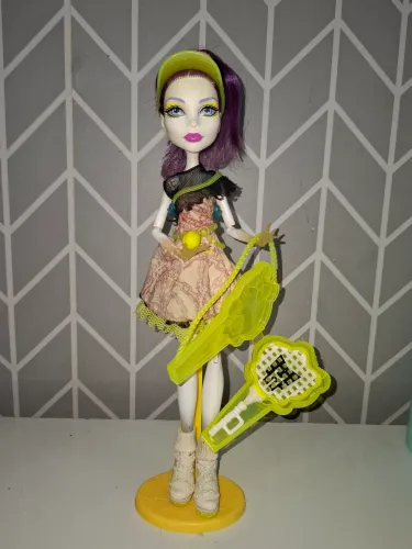 Boneca Monster High Spectra Vondergeist Ghoul Sports Tênis