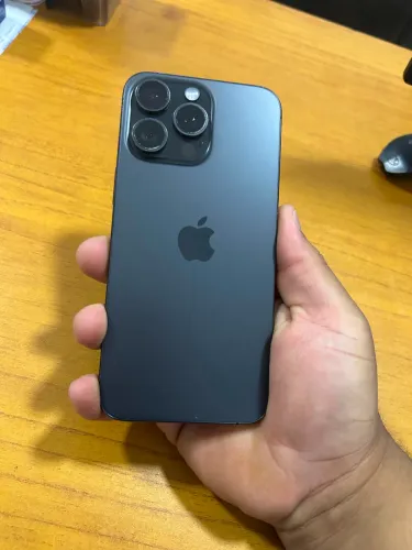Vende-se iPhone 15 pro max 256 GB