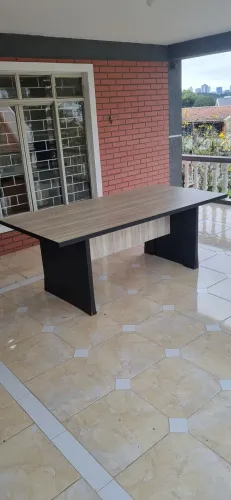 Mesa de reunião (sem cadeiras)