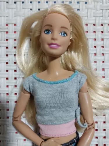 Boneca Barbie Made to move