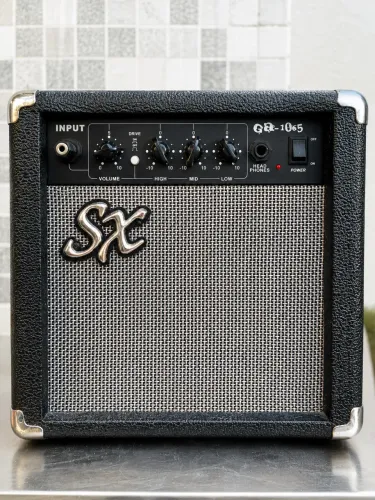 Amplificador SX GA1065 Transistor para guitarra de 10W Preto