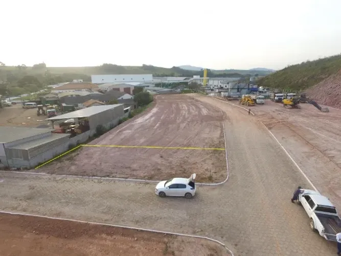 Terreno Próximo à CIMED | Ideal para Galpão | De R$ 120 mil por R$ 99 mil | Aceito Veículo