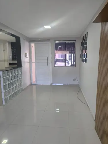 Casa em Condomínio com 2 Quarto(s) e 2 banheiro(s) para Alugar, 57 m² por R$ 1100 / Mês