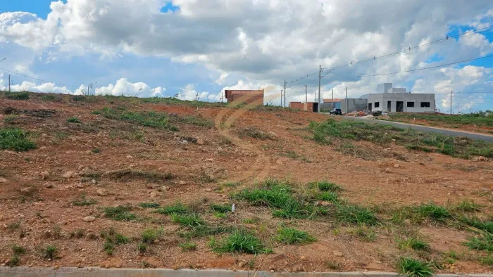Terreno estrategico, seguro para moradia ou investimento no bairro Vila do Sol !