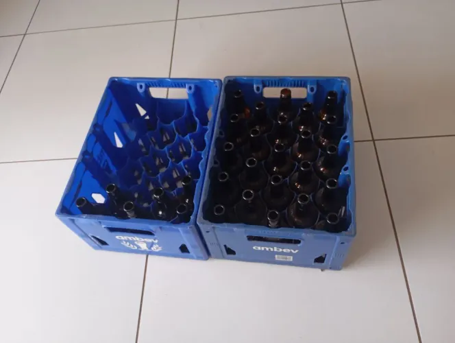 2 caixa da AmBev azul de barrigudinha