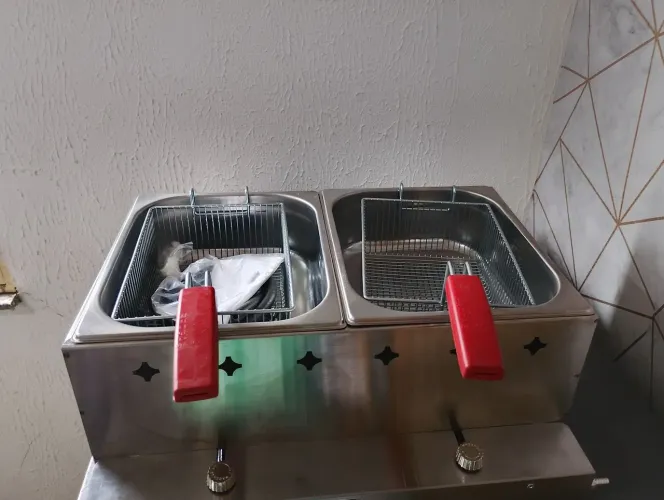 Forno, fritadeira de salgados e sanduicheira