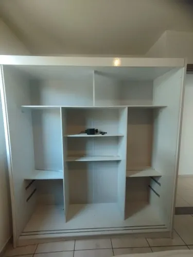 Guarda roupa casal porta de correr