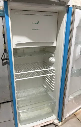 Geladeira consulfacilite froostee