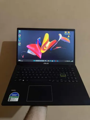 Notebook Asus Tela grande última geração 