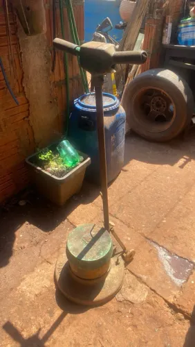 Máquina de Encerar Pavimentos Clássica - 127 Volts