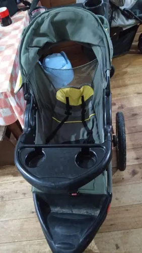 Vende-se carrinho baby trend