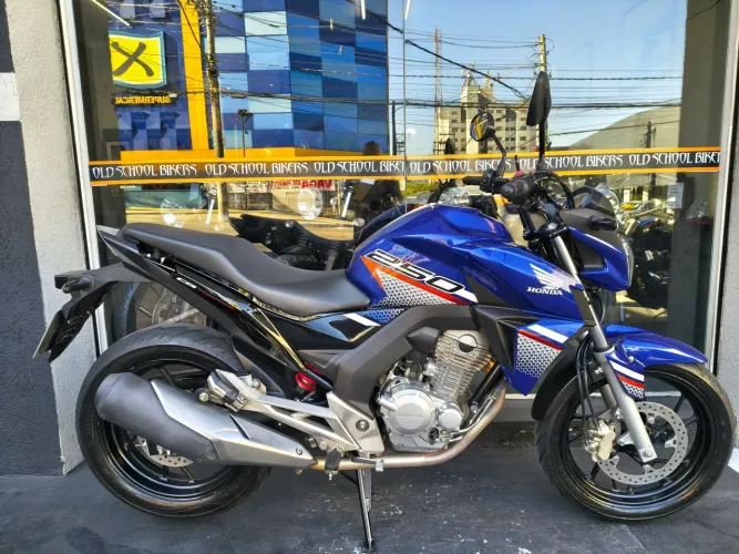 Honda CB 250 Twister 22/22 único dono