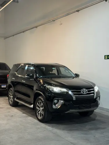 Toyota Hilux SW4 SRX 4X4 2.8 TDI 16V Dies. Aut. 2017
