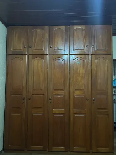 Guarda roupa casal em madeira 