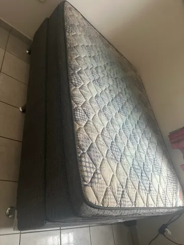 Vendo uma cama