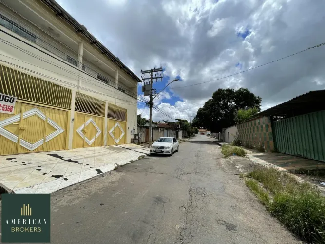Aluga-se Casa Térrea 3 quartos, 2 Garagens Cobertas, Jardim Guanabara