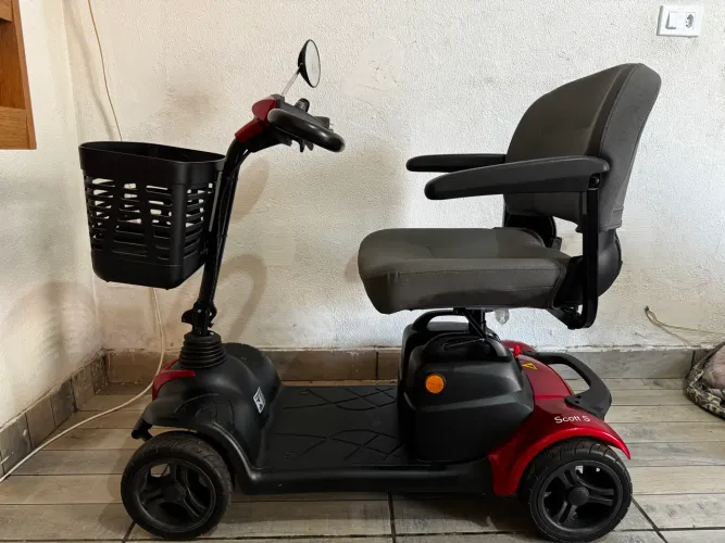 Vendo Cadeira de Rodas Motorizada Ottobock Scott S 136Kg Dobravel ... semi nova