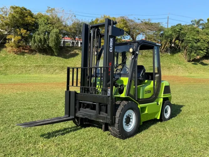 Empilhadeira Clark CMP50sd (diesel)5ton