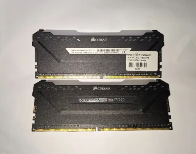 Kit Memória RAM 16GB (2x8GB) Corsair Vengeance RGB Pro 2666MHz DDR4 (Detalhe RGB)