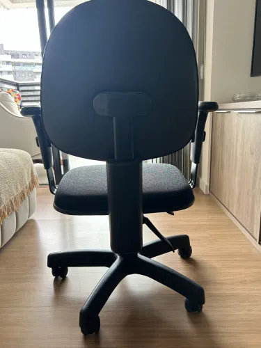 Cadeira de Escritório Ergonômica com Regulagem 